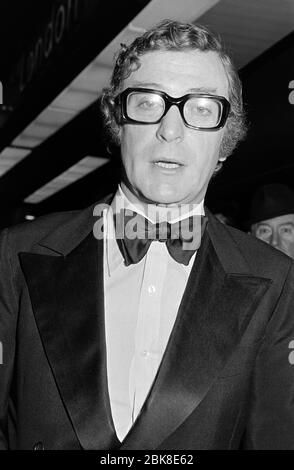 LONDON, GROSSBRITANNIEN. November 1974: Schauspieler Michael Caine bei den Evening News Film Awards in London. Foto © Paul Smith/Featureflash Stockfoto