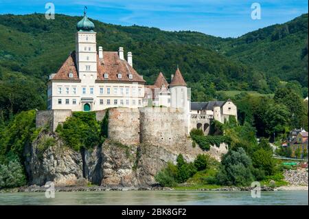 Burgen entlang der Donau in der Wachau Stockfoto