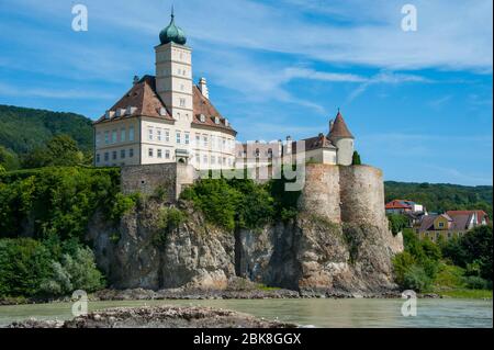 Burgen entlang der Donau in der Wachau Stockfoto