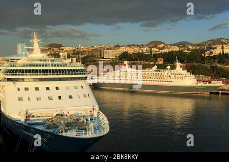 Kreuzfahrtschiffe, Funchal City, Madeira Island, Portugal, Europa Stockfoto