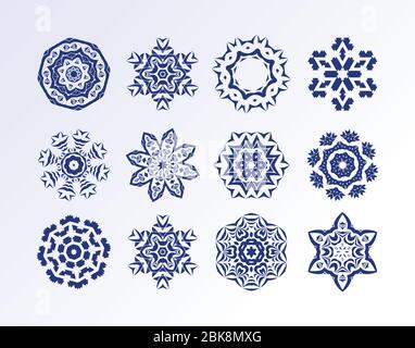 Schneeflocken Weihnachten Symbole. Blaue Schneeflocken, Fraktale oder Mandala. Stock Vektor