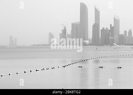 Die moderne Skyline von der Marina, Abu Dhabi VAE Stockfoto