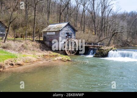 Historische Hyde's Mill, entlang Mill Creek, im ländlichen Iowa County, Wisconsin, USA. Stockfoto