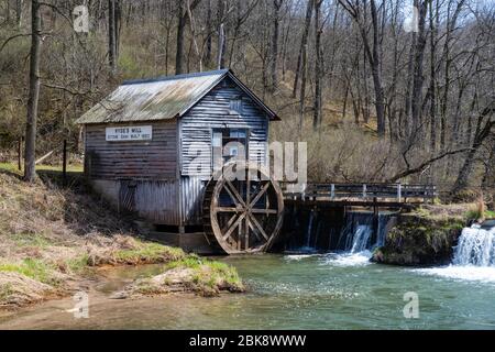 Historische Hyde's Mill, entlang Mill Creek, im ländlichen Iowa County, Wisconsin, USA. Stockfoto