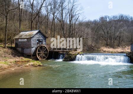 Historische Hyde's Mill, entlang Mill Creek, im ländlichen Iowa County, Wisconsin, USA. Stockfoto