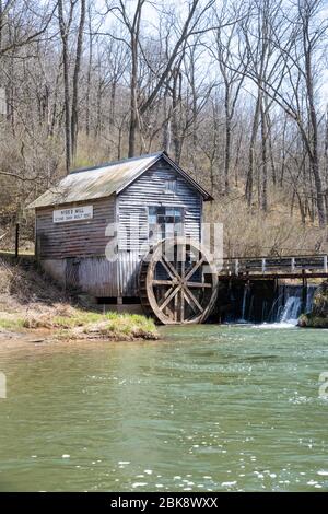 Historische Hyde's Mill, entlang Mill Creek, im ländlichen Iowa County, Wisconsin, USA. Stockfoto