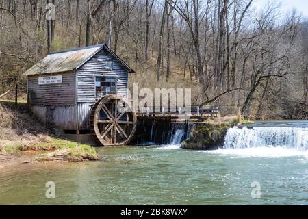 Historische Hyde's Mill, entlang Mill Creek, im ländlichen Iowa County, Wisconsin, USA. Stockfoto