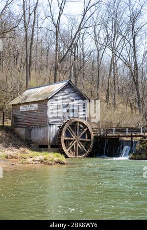 Historische Hyde's Mill, entlang Mill Creek, im ländlichen Iowa County, Wisconsin, USA. Stockfoto