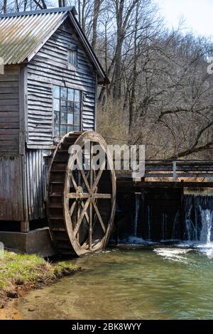 Historische Hyde's Mill, entlang Mill Creek, im ländlichen Iowa County, Wisconsin, USA. Stockfoto