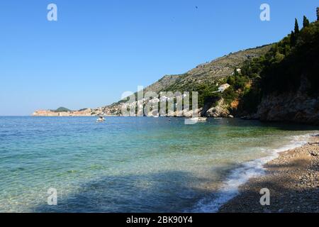 Der schöne Strand Sveti Jakov am Stadtrand von Dubrovnik, Kroatien. Stockfoto