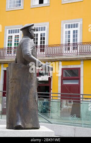 Statue des Generals Humberto Delgado, Carlos Alberto Platz, Porto, Portugal, Europa Stockfoto