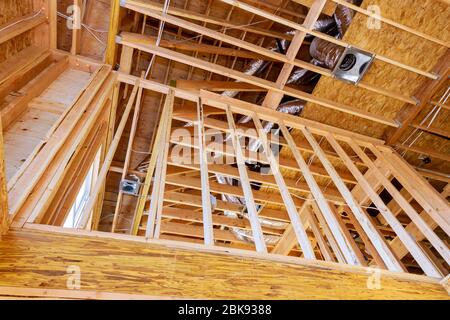 Holzbalken Decke gerahmtes Gebäude im Bau Inneren Wohnheim Stockfoto