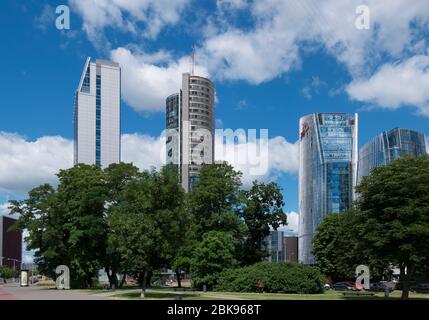 Blick auf die modernen gläsernen Wolkenkratzer des zentralen Geschäfts- und Finanzviertels. In Vilnius, Litauen. Stockfoto