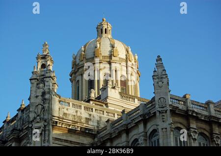 Kuppel des Museums der Revolution in Havanna, Kuba. Das prunkvolle Gebäude war bis zum Sturz Batistas der Präsidentenpalast. Stockfoto
