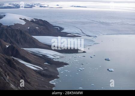 Gletscher Erreichen Wasser, Ellesmere Island, Kanada Stockfoto