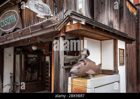 Fischrestaurant im alten Holzgebäude, Takayama, Japan Stockfoto