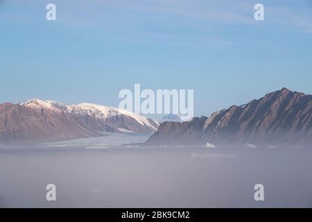 Nebel, Berge und Gletscher, Ellesmere Island, Kanada Stockfoto