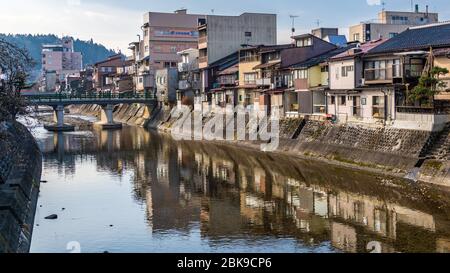 Takayama River und Aussicht mit Reflexionen Japan Stockfoto