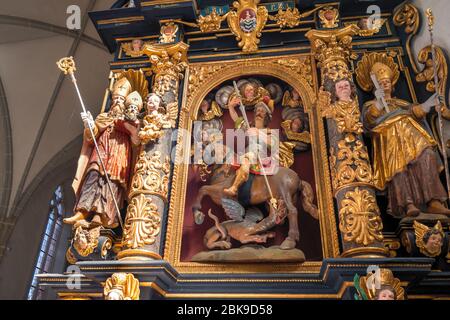 Innenansicht der katholischen Kirche aus dem 15. Jahrhundert in Zell am Pettenfirst, Österreich, mit Schnitzereien von Thomas Schwanthaler aus dem Jahr 1668 Stockfoto