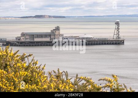 Poole Bay und Bournemouth Pier-27. Februar 2020: Blick vom Durley Chine Clifftop auf Poole Bay und Bournemouth Pier Stockfoto