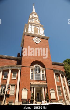 Boston, MA 02108, USA-Juli 13 2018:imposante, historische 1809 Kirche & Ort der berühmten Reden, mit einem 217-Fuß. Kirchturm, Dienstleistungen & mehr. Stockfoto