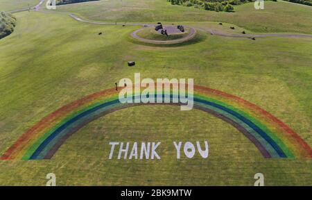 Ein großes Dankeschön-Regenbogen im Herrington Country Park in Sunderland zeigt die Wertschätzung der Stadt für alle NHS, Sozialfürsorge, Pflegekräfte, Schlüsselkräfte und Frontline-Arbeiter, die hart an der Coronavirus-Pandemie arbeiten. Stockfoto