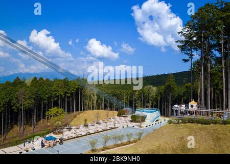 Mishima Sky Walk mit Mt. Fuji (Fujiyama) in Mishima, Shizuoka, Japan. Stockfoto