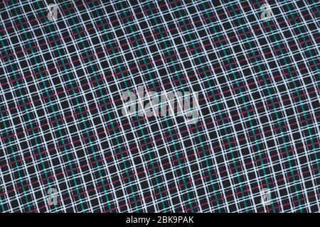 Struktur aus kariertem Material, kariertes Stoffmuster. Schwarzes Textil mit Quadraten. Hintergrund des Hintergrunds. Rot-weiß karierte Picknickdecke Stockfoto