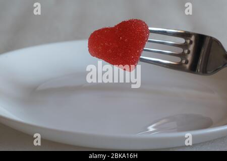 Marmelade in Form eines Herzens auf einer Gabel Stockfoto