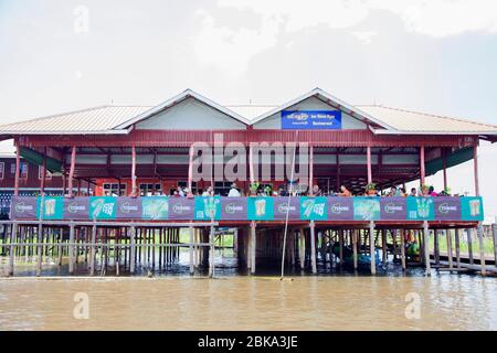 Restaurant auf Stelzen, in Phaw Khone Dorf, Inle See, Staat Shan, Myanmar, Asien Stockfoto