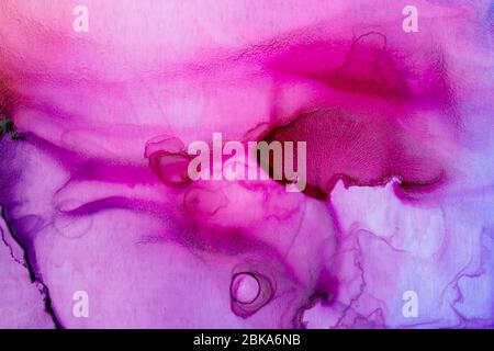 Leuchtendes Rosa und lila Alkohol Tinte abstrakten Hintergrund. Handbemalt und ätherische Tinte Textur. Stockfoto
