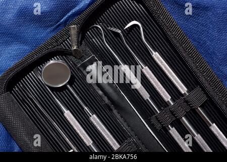 Instrumente, die vom Zahnarzt verwendet werden. Stockfoto