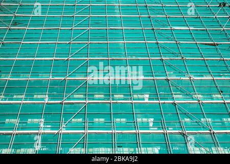Gerüst am Gebäude im Bau befindlichen Stockfoto