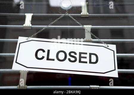 Schild am Eingang eines Shops geschlossen Stockfoto