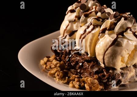 Delicius Chocolate Brownie mit Vanille-Eis Stockfoto