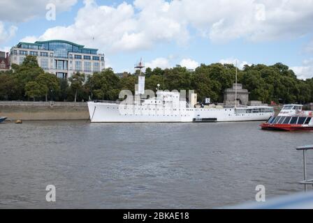 HQS Wellington River Thames Docking Glass Portland Stone Riverside Globe House British American Tobacco PLC, Globe House 4 Temple Place, London WC2R Stockfoto