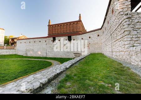 Historische Architektur des ehemaligen jüdischen Viertels Kazimierz in Krakau / Polen Stockfoto