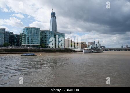 Mehr London Tower im Bau Wolkenkratzer Glasverkleidung Kranstruktur The Shard 32 London Bridge St, London SE1 Renzo Piano Building Workshop Stockfoto