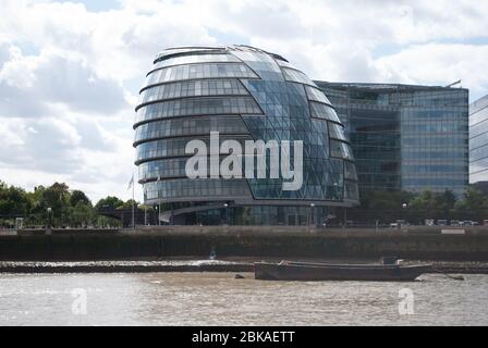 River Thames Moderne Architektur Glashelm Round Sphere GLA City Hall, Mehr London Riverside, London SE1 2AA von Foster & Partners Stockfoto