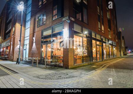 Blick auf das Restaurant Elnecot an der Ecke Blossom Street und Sherratt Street, Ancoats, Manchester. Stockfoto