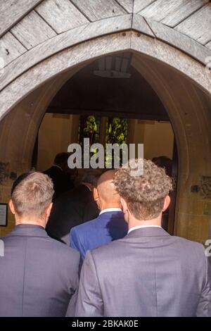 Beerdigung in einer ländlichen Kirche im südlichen Großbritannien Februar 2020 Stockfoto
