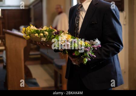 Beerdigung in einer ländlichen Kirche im südlichen Großbritannien Februar 2020 Stockfoto