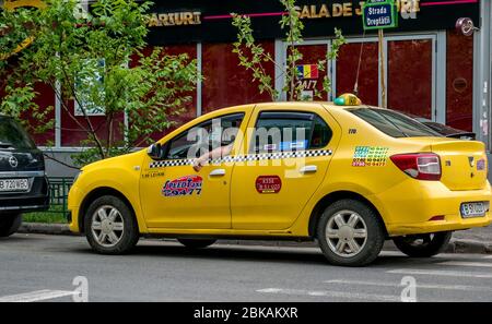Bukarest/Rumänien - 05.01.2020: Ein Auto auf der Straße der Speed-Taxifirma, Krieg zwischen Taxiunternehmen und Fahrtenhailing-Unternehmen wie Uber, Stockfoto
