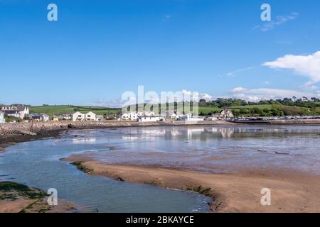 Blick auf Instow, North Devon, Großbritannien, ein schönes Fischerdorf, beliebt bei Touristen und berühmt für seinen Teil in D Day Vorbereitungen, Zweiten Weltkrieg. Stockfoto