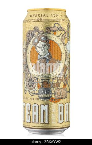 Ukraine, Kiew - 21. März 2020: Aluminium-Kaltbügelbier von Eichbaum Dampfbrau Imperial IPA isoliert auf weiß. Wassertropfen. Datei enthält Ausschneiden pa Stockfoto