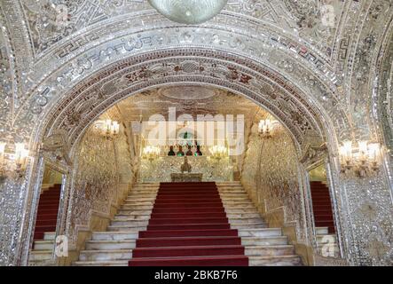Golestan Palast, Eingang, Treppe nach Talar-e Brelian, (Halle des Brillanz) Teheran, Iran, Persien, Naher Osten. Stockfoto