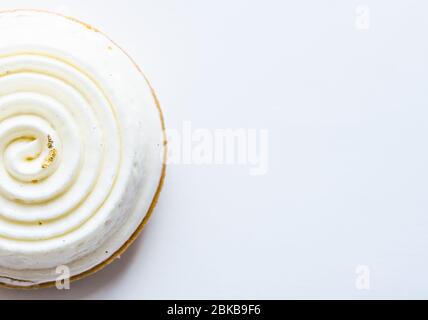 Vanilleschote mit weicher Mascarpone-Creme. Isoliert. Kopierbereich Stockfoto