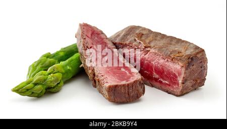 Gegrilltes Rindfleisch wagyu Steak Fleisch mit Spargel isoliert auf wight Hintergrund Stockfoto