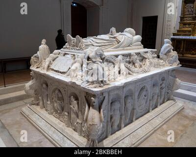 Grab von Kardinal Fray Francisco Jiménez de Cisneros in der Kapelle San Ildefonso in Alcalá de Henares, Spanien, Europa Stockfoto