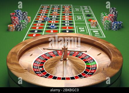 Casino Tisch mit Roulette und Chips Stockfoto